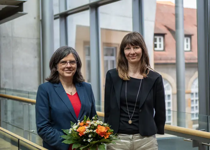 Sabine Vogt (l.) ist neue Vizepr?sidentin fr Diversit?t und Internationales. Sie folgt auf Christine Gerhardt (r.), die das Amt aktuell noch innehat.