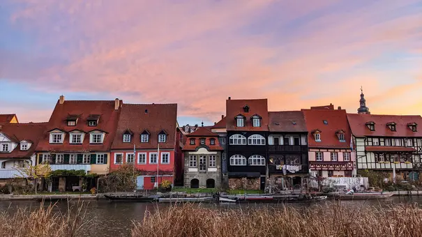 Sonnenuntergang mit rosa Himmel ber Klein Venedig